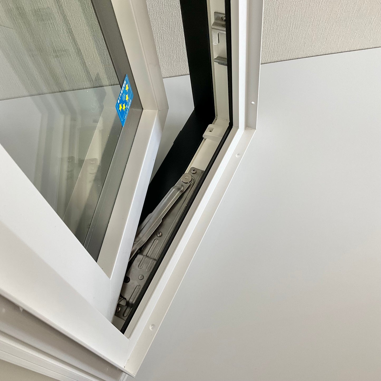 YKKap APW330 縦辷り出し窓 高さ1170㎜ 横幅405㎜